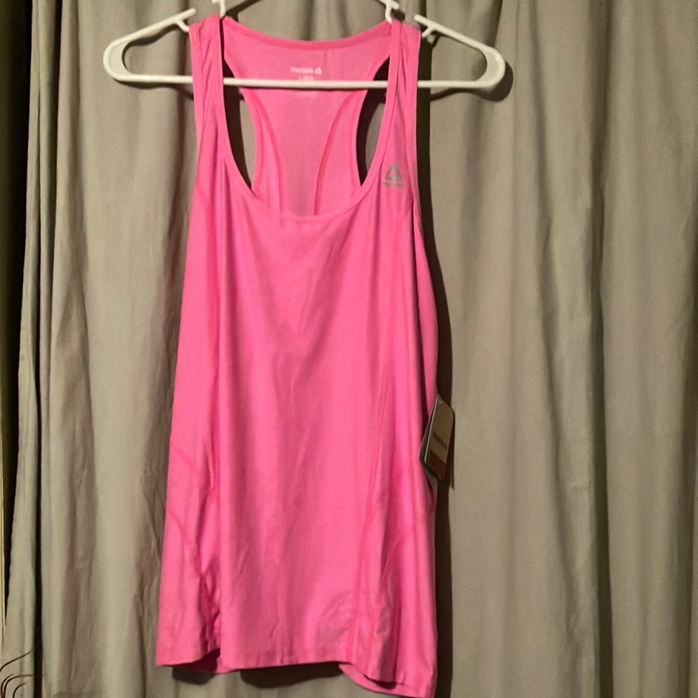 Women’s Reebok new with tags work out pink tank top. Goes great with the pants!